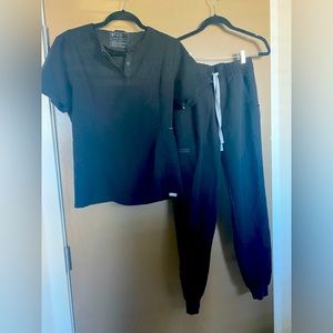 Black Figs Scrub Set